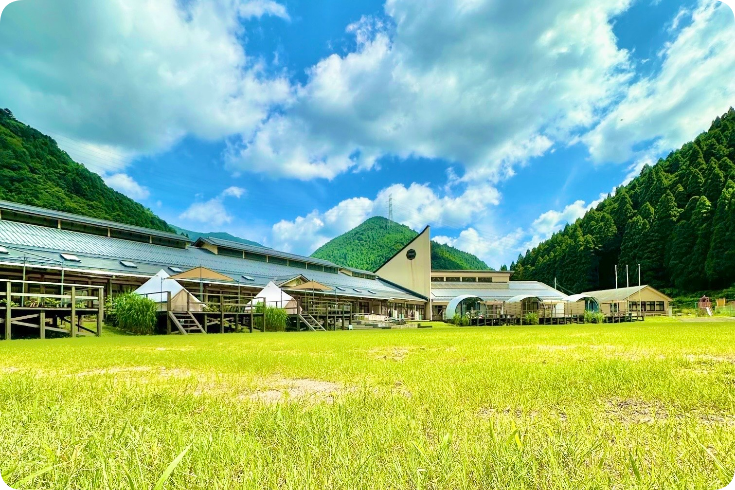 校庭に泊まる、ちょっと特別なキャンプ体験。